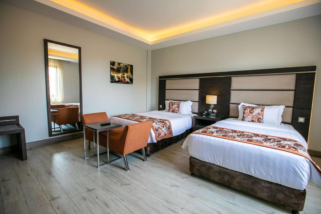 Hotel The Athena