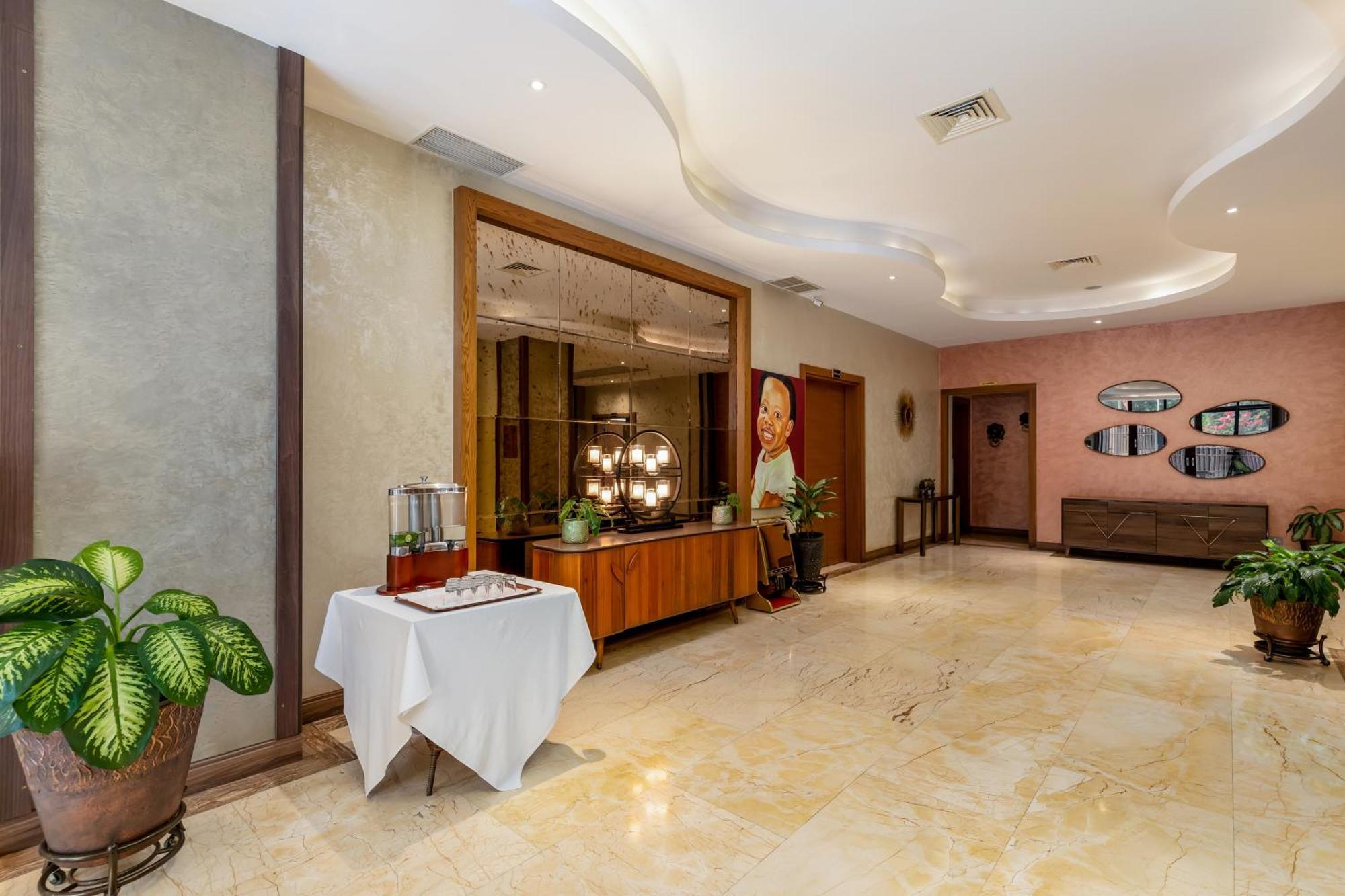 Hotel The Athena